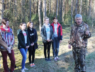 Члены школьного молодёжного парламента СШ №5 г. Мосты внесли свой вклад в акцию «Неделя леса»