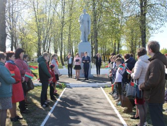 В агрогородках Мостовщины встречали участников автопробега «От памятника к памятнику»