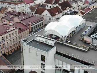 В Гродно молодого человека спасли при попытке спрыгнуть с крыши торгового центра