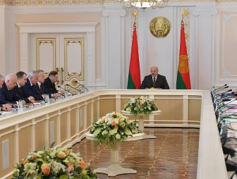 'Должны быть честные, справедливые выборы' - Александр Лукашенко собрал совещание по парламентской кампании