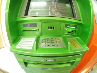 В Беларуси уменьшают число банкоматов и инфокиосков