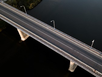 Как нужно двигаться мостовчанам-велосипедистам по автомобильному мосту?