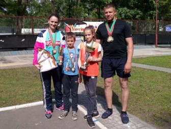 Семья Гуриновичей из Мостов стала лучшей в областном конкурсе «Папа, мама, я – спортивная семья»