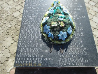 Появилось новое имя на плите могилы советских воинов в Милевичах