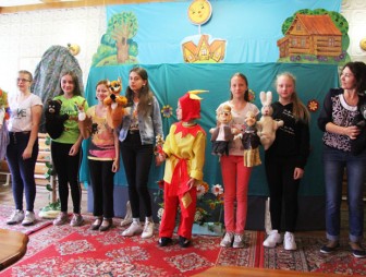 Кукольный спектакль «Вслед за солнышком» дебютировал в Мостовской районной библиотеке