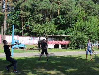 В оборонно-спортивном лагере «Юный спасатель» мостовчане проводят время с пользой