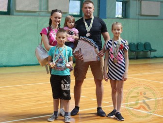 Семья Гуриновичей из Мостов стала третьей в республиканском конкурсе «Мама, папа, я – здоровая семья!»