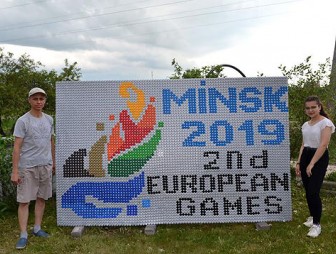 Житель Докшицкого района собрал из пластиковых крышек логотип Европейских игр