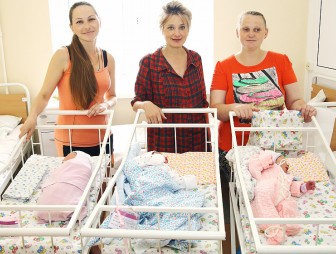 Жительниц Гродненщины, родивших малышей в День Независимости, поздравили в областном клиническом перинатальном центре