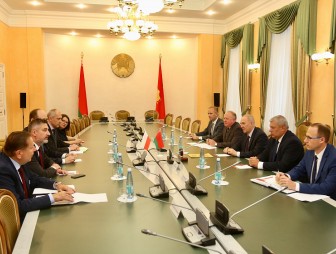 На встрече с польской делегацией в облисполкоме обсуждали вопросы приграничного сотрудничества, развития деловых и культурных связей