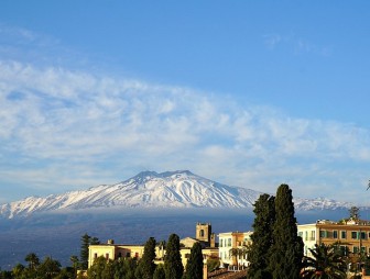Самый высокий действующий вулкан Европы Этна усиливает активность