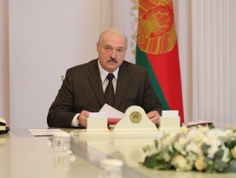 Александр Лукашенко поручил обеспечить своевременную выплату и рост зарплаты в регионах