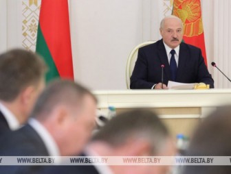 Александр Лукашенко проводит с руководством Совета Министров совещание по экономическим вопросам