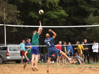 Соревнования по пляжному волейболу прошли на Августовском канале