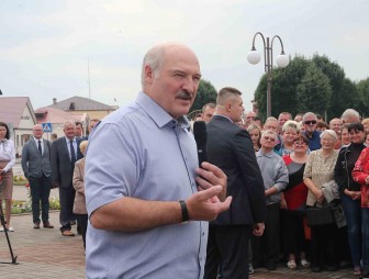 'Второй раз за неделю попадаю в рай' - чем Александра Лукашенко удивило Ивье и его жители