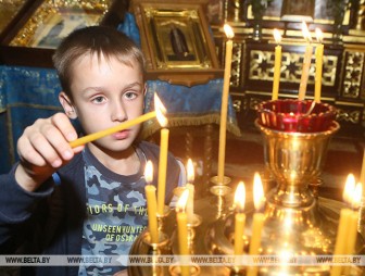 Православные верующие празднуют Успение Пресвятой Богородицы