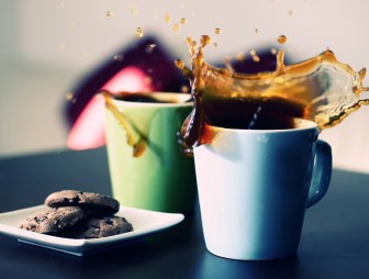 Наука давно пытается выяснить, что полезнее — чай или кофе
