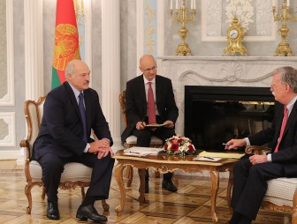 Александр Лукашенко предложил Джону Болтону откровенно и по-дружески обсудить вопросы белорусско-американских отношений
