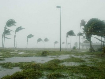 Во Флориде массово эвакуируют жителей из-за приближающегося урагана 'Дориан'