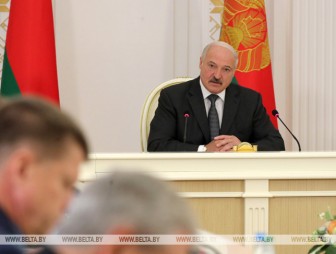 О планах в экономике и сотрудничестве с Россией - Александр Лукашенко собрал совещание с членами правительства