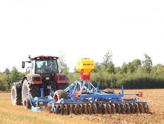 В ЗАО «Гудевичи» ведут обработку почвы по новой технологии