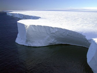 В Антарктиде откололся айсберг весом 315 миллиардов тонн