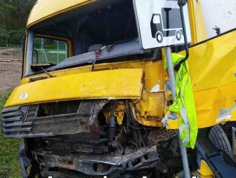 Серьезная авария на трассе М6 под Щучином: столкнулись два грузовика