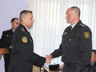 Благодарность от Министра внутренних дел вручили родителям мостовского милиционера