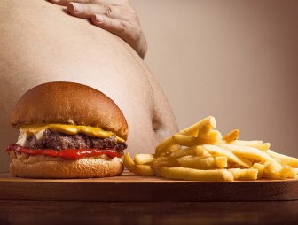 Стало известно, на сколько лет сокращает жизнь ожирение