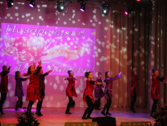 В районном центре культуры для мостовчанок состоялся концерт, посвящённый Дню матери