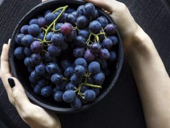 Улучшает пищеварение и состояние сердца: чем еще полезен виноград