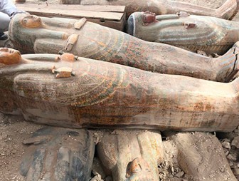 Археологи обнаружили в Египте более 20 запечатанных саркофагов