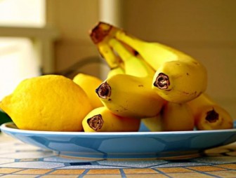 Бананы и лимоны защитят сердце в холодное время года