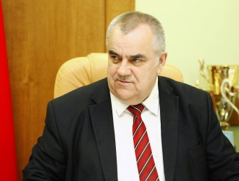Субботнюю прямую линию провел заместитель председателя облисполкома Владимир Дешко