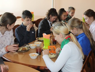 Первое, второе и компот. Как организовано горячее питание в школьных столовых Мостовского района