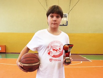 Мостовчанка Кира Штарнова стала лучшим игроком в турнире по мини-баскетболу в Польше