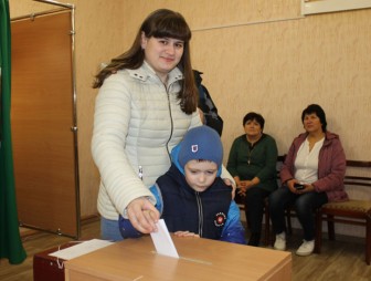 Организованно и спокойно проходит голосование на избирательных участках Мостовщины