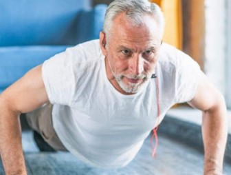 Слабые мышцы у мужчин старше 45 лет связаны с угрозой инсульта или инфаркта