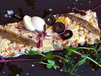 С говяжьим языком, лососем и раковыми шейками: лучшие рецепты оливье