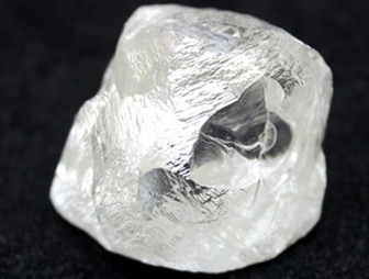 Большой алмаз возрастом около двух миллиардов лет нашли в Якутии