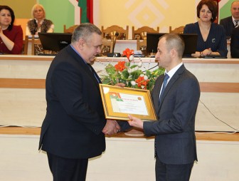 В Мостовском райисполкоме состоялось вручение областных и районных наград