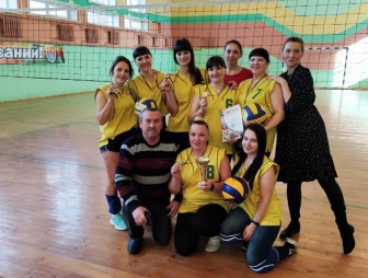 Мостовчанки приобщаются к спорту: районные соревнования по волейболу выявили лучших игроков