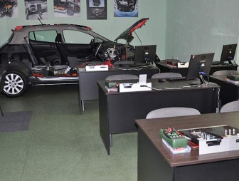 Машины будущего становятся для белорусов техникой настоящего. Кто будет обслуживать электромобили?