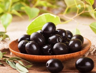«Без искусственных красителей»: Польза и вред маслин для организма.