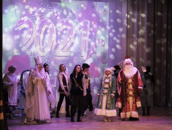 Новогоднее представление собрало юных  мостовчан в районном центре культуры