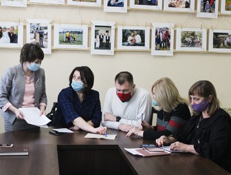 Диалоговая площадка в социальной гостиной: эксперты Мостовщины обсудили актуальные вопросы семьи и материнства