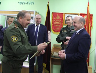 Генеральному директору ОАО «Мостовдрев» присвоено звание подполковника запаса