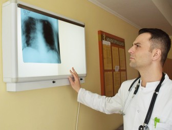 Узнайте, почему врач Мостовской ЦРБ Игорь Кузьмик выбрал профессию реаниматолога-анестезиолога