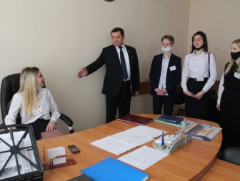 Диалоговая площадка в Мостовском райисполкоме позволила найти ответы на все интересующие вопросы у депутатов Молодёжного парламента