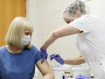 В Гродненской области начали вакцинировать работников крупных предприятий
